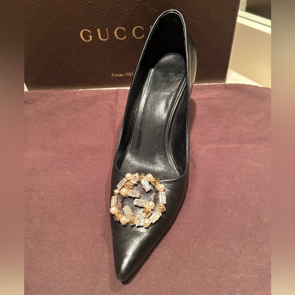 Gucci Black Heels with Pearl and Jewel Embellishment - Picture 6 of 8